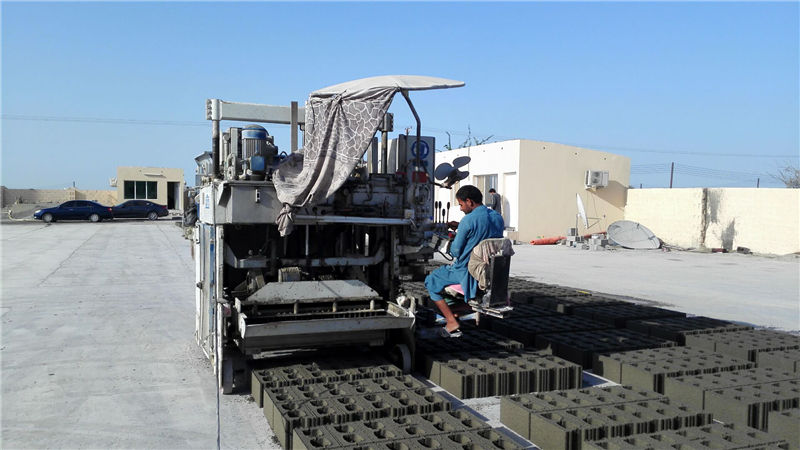 Német Zenith 1500 cementtégla gép Ománban
