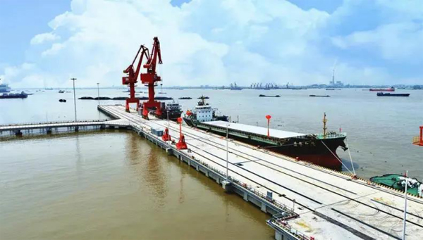 澳门线上赌博股份自动砌块成型设备(砖机)助力中国铁建首个BOO码头建设