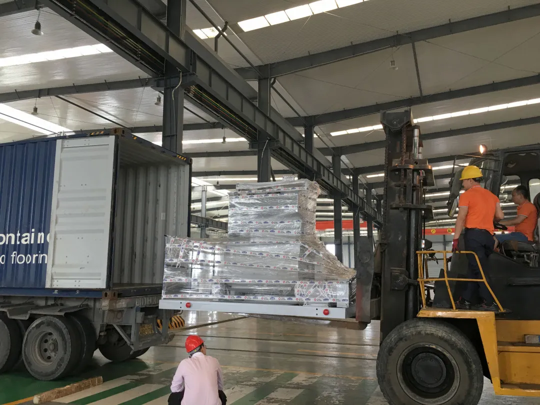 项目发货|澳门线上赌博QT6全自动砌块成型机生产线发货乌拉圭，助力市政建设！