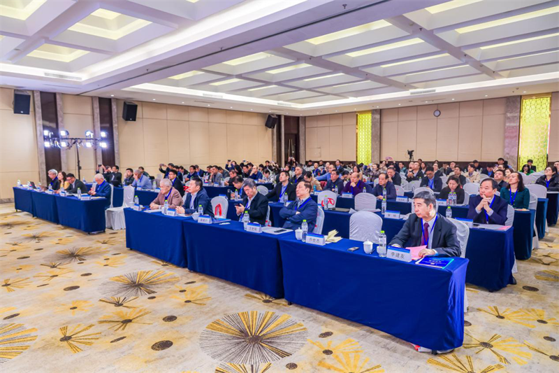 会议快讯|澳门线上赌博股份受邀参加第七届工程机械行业标准化工作会议